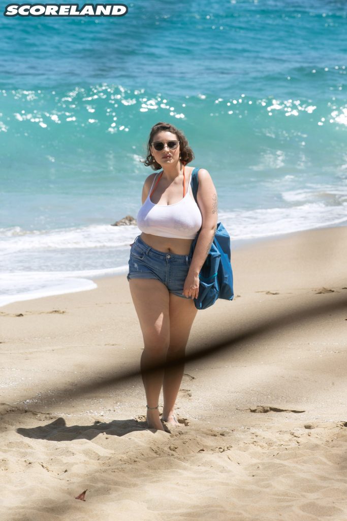 Daria Spying On Her Beach Day Scoreland