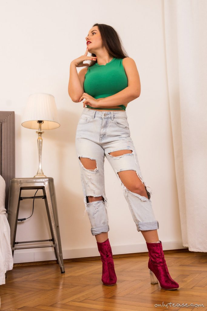 Chiquitta in Jeans Curves at Only Tease
