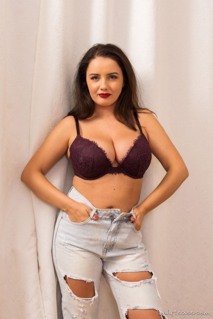 Chiquitta in Jeans Curves at Only Tease