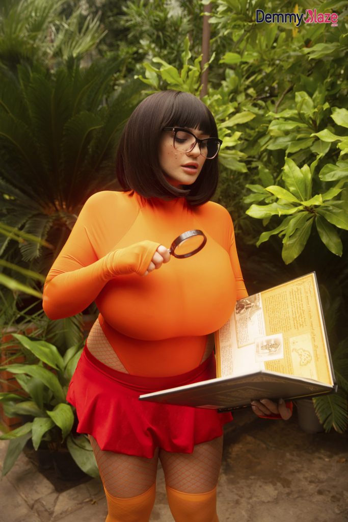 Demmy Blaze in Curvy Velma