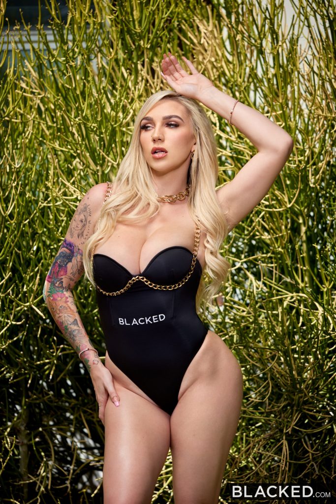 Kendra Sunderland Size Queen Needs A Real BBC To Please Her Blacked