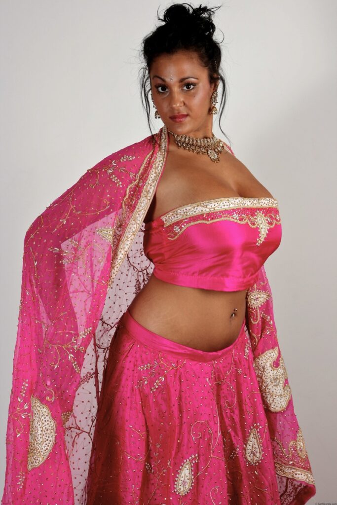 Kym Bonita Curvy Indian Wear Desi Papa