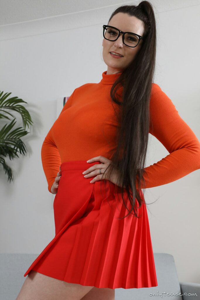 Ivy Rain Curvy Velma Only Tease