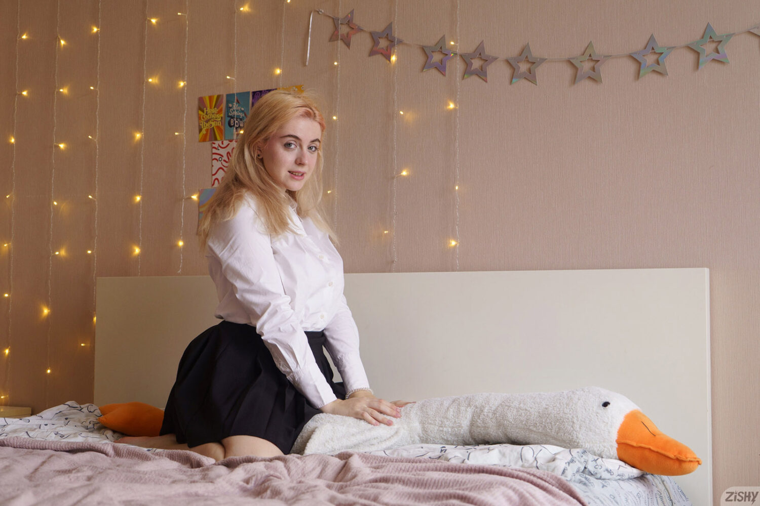 Vicky Roonen Gamer Girls 1 Zishy