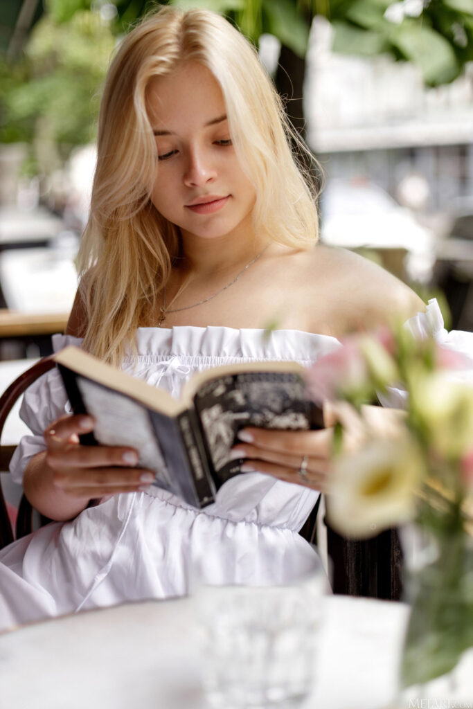 Bianca Bell Irresistible Charm Met Art