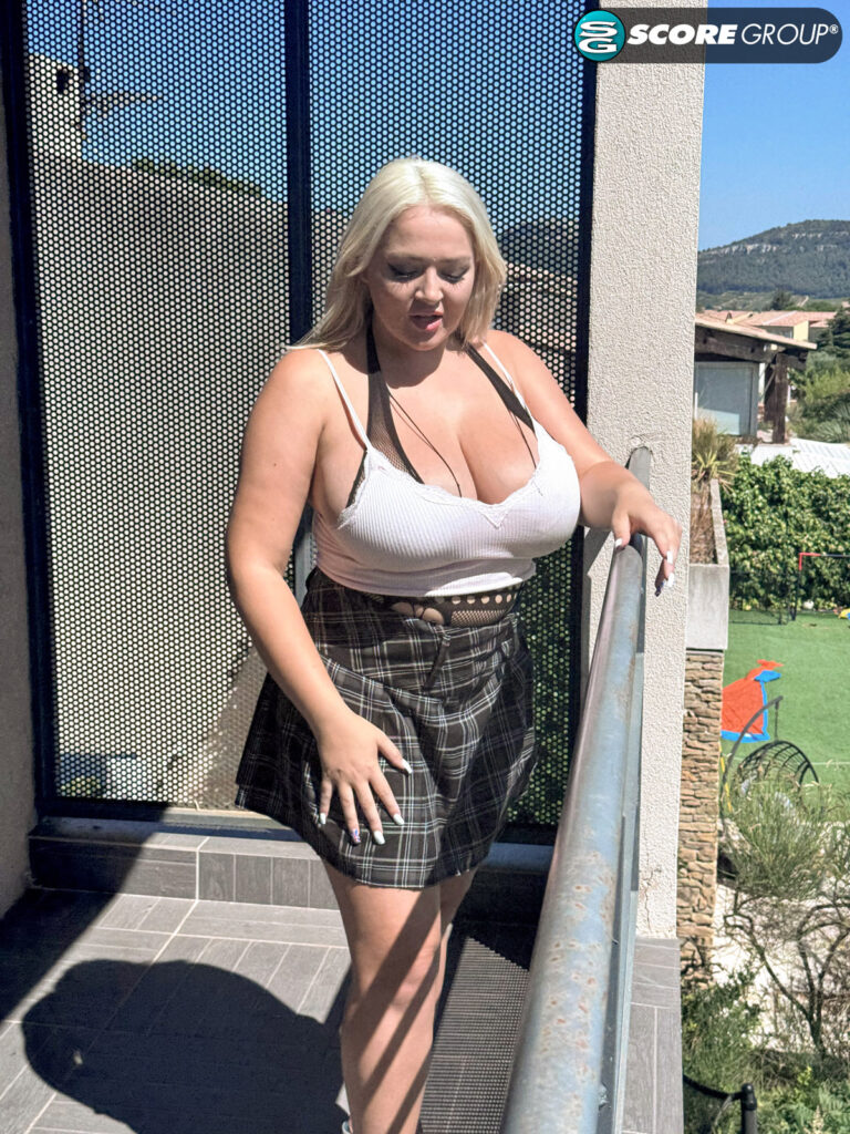 Lara Wolf Is Hot She Needs To Cool Off Scoreland