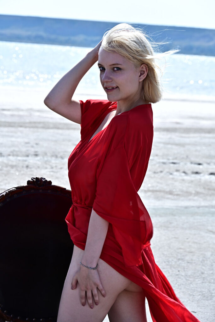 Raquel Presenting Raquel Erotic Beauty